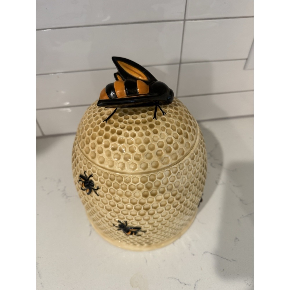 Vintage 80's Arnel's Honey Bee Hive Pot Large with Lid 9.5" X 8"Cottagecore